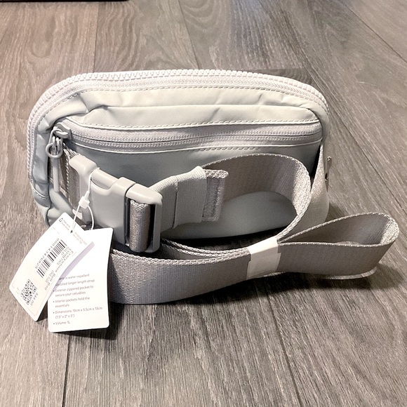 Lululemon Everywhere Belt Bag Silver Drop EBB Fanny Pack NWT - Picture 8 of 8